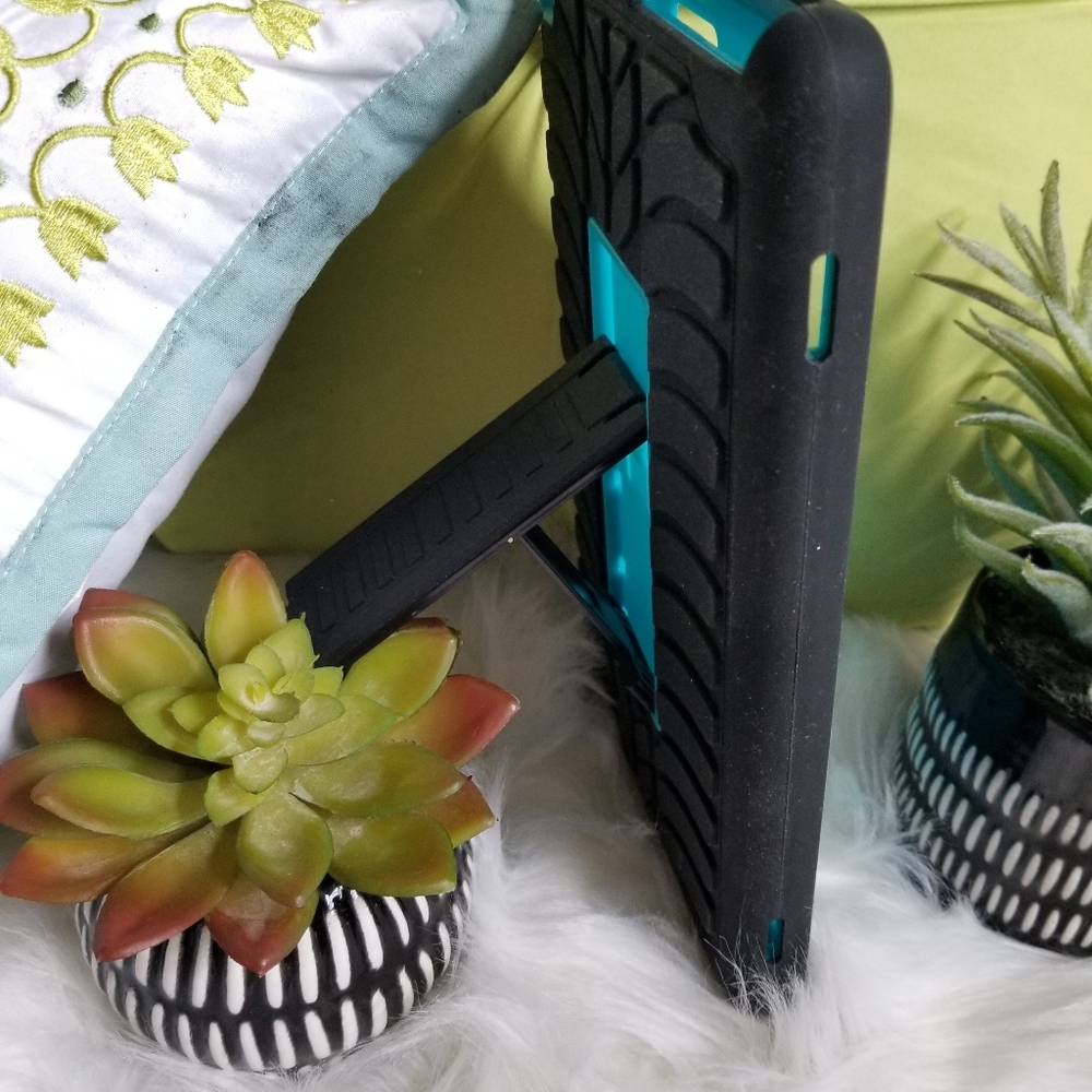 NWOT.. KINDLE FIRE 8 TABLET COVER WITH STAND - Picture 3 of 11